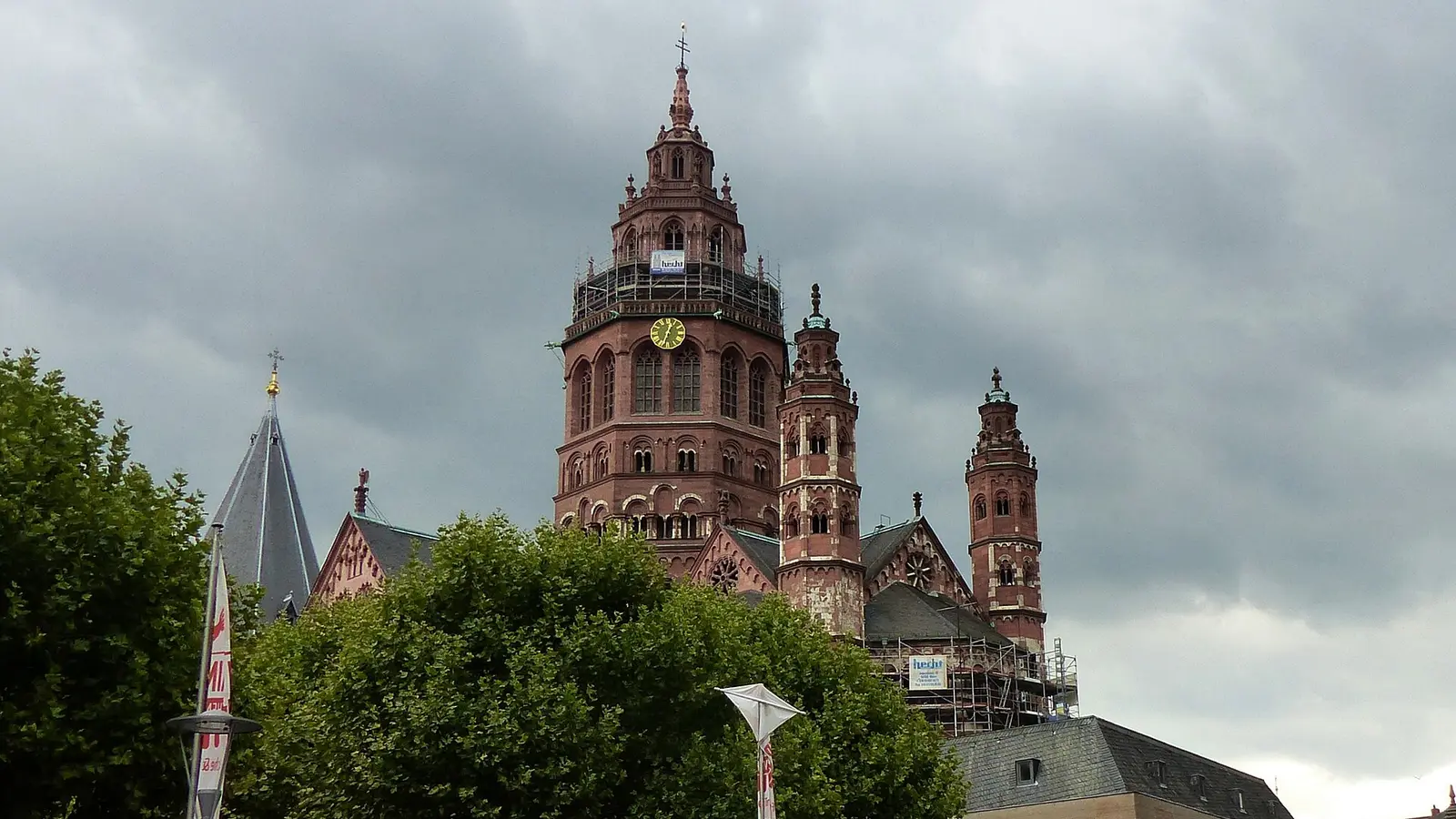Mainzer Dom in der historischen Altstadt